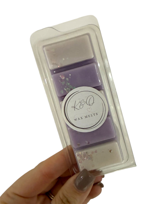 God Is A Woman Snap Bar